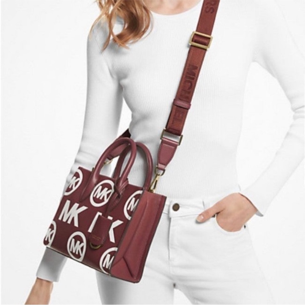 MICHAEL KORS
Mirella Small Logo Embossed Pebbled Leath
Crossbody Bag
DARK CHERRY - Picture 3 of 16